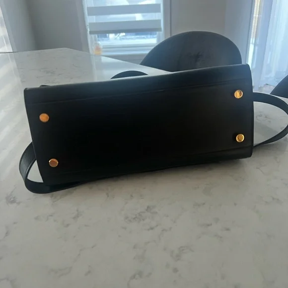 Elegant Black Handbag - Picture 4 of 7